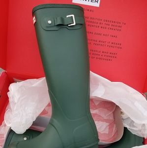 Brand new In Box Hunter boots green Size 7